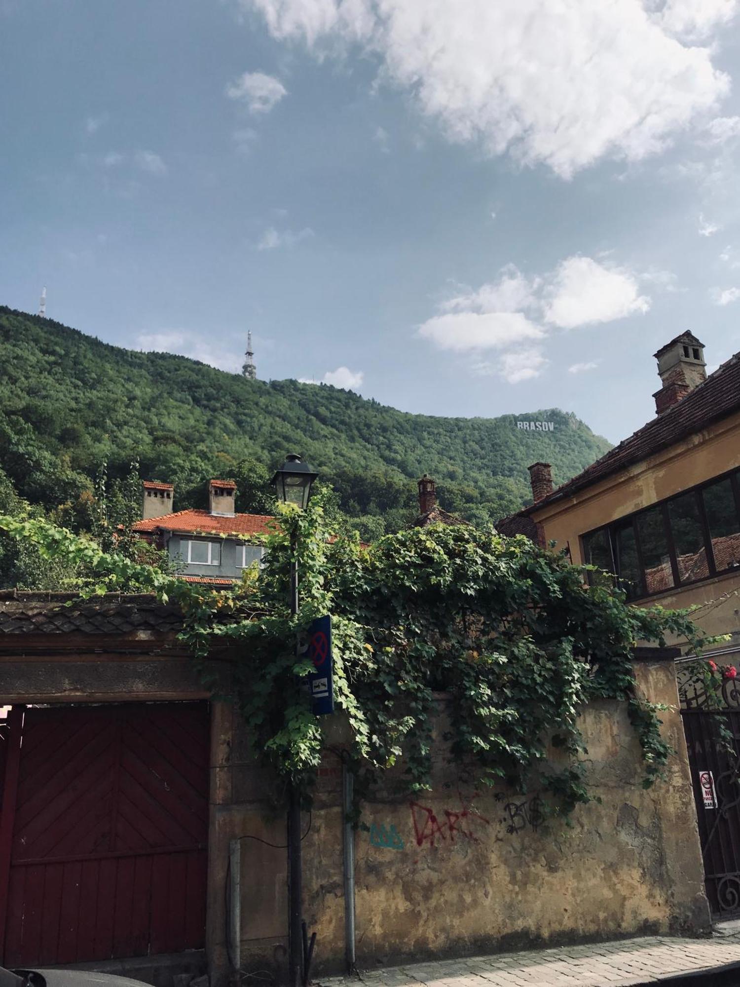 Apartmán Gorgeous Brasov Flat With Patio And Mountain Views Exteriér fotografie