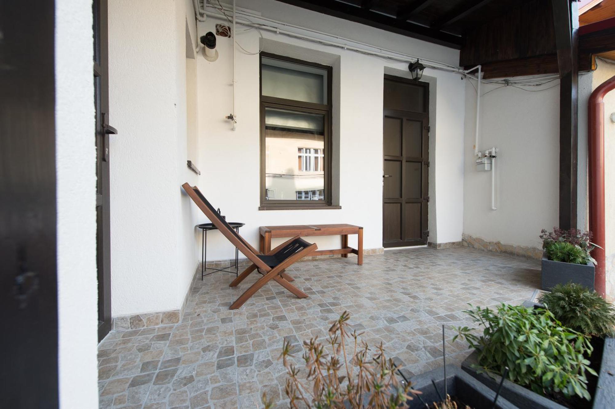 Apartmán Gorgeous Brasov Flat With Patio And Mountain Views Exteriér fotografie